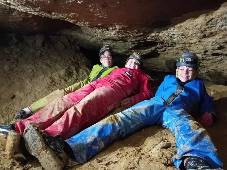 Photo de groupe dans la cavité
