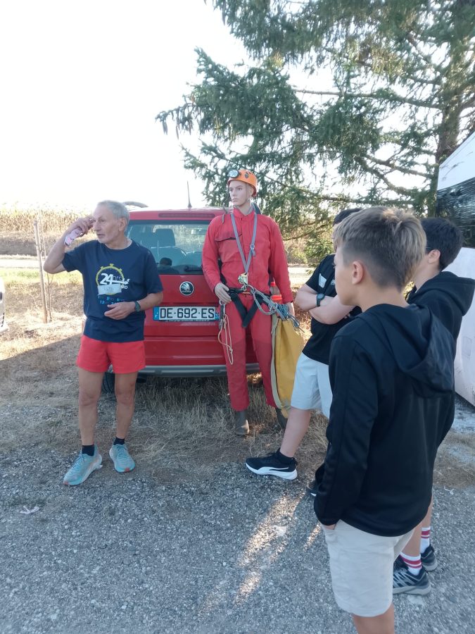 Rémi donne des explications avant d'entré en cavité